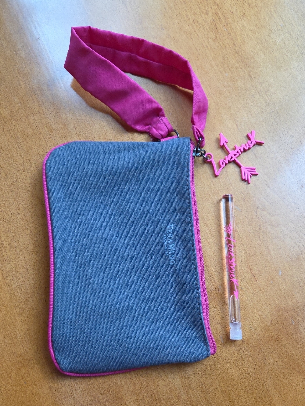 NWOT Vera Wang Gray Wristlet Arrow Charm Pink Strap With .13 Oz Perfume Sample